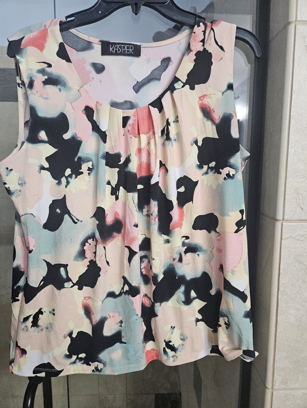 Kasper Sleeveless Abstract Blouse in Pastel Pink, Black & Mint